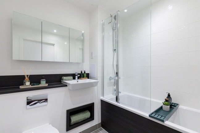 Double room  - 2 bed, 2 bath - Upton Gardens E13 Main Photo