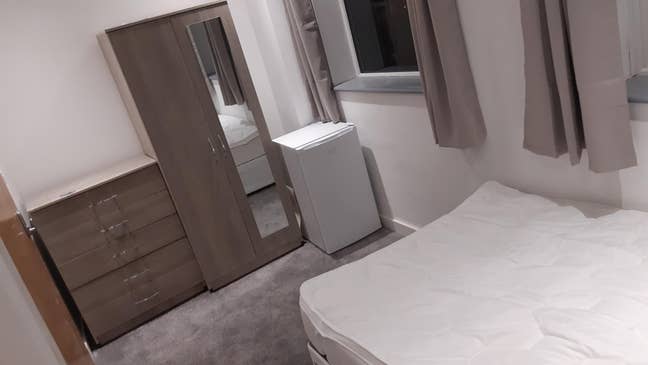 Ensuite double for couple ideal for Hospital staff Main Photo