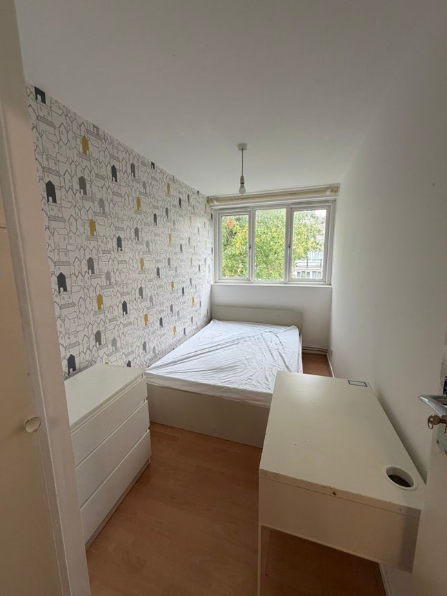 Double Room &pound;750 | ½ Month Deposit Main Photo