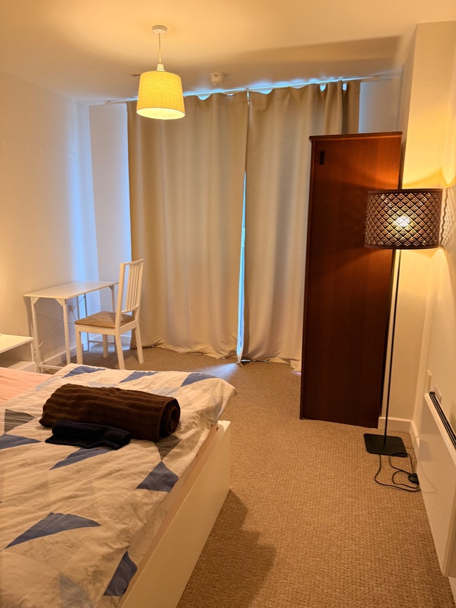 Private Room,Bathroom,Balcony-St Pauls,ShardView Main Photo