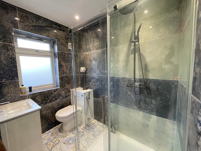 Luxe En-suite double room - Walk to two Stations  Main Photo