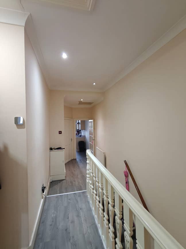 2 bedroom Flat- Seven Kings  Main Photo