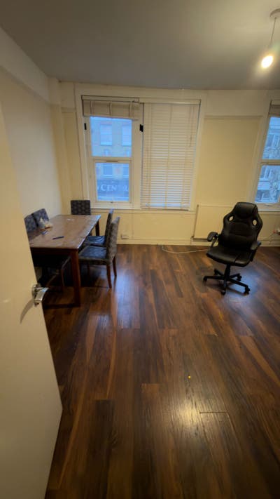 Brand New Luxury 2-Bed Flat with Huge Living Room  Main Photo