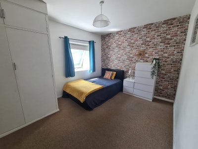 Extra large room with - Zero Deposit Main Photo