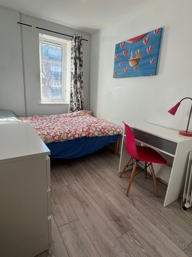 Nice room, 5mins to Canary Wharf ,E14  Main Photo