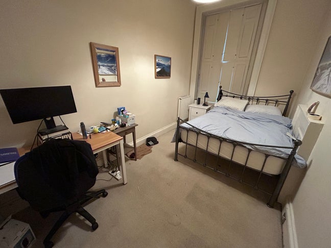 Double room in big flat Main Photo