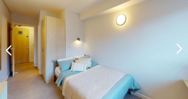 En-suite student room for sublease in  Bradford IQ Main Photo