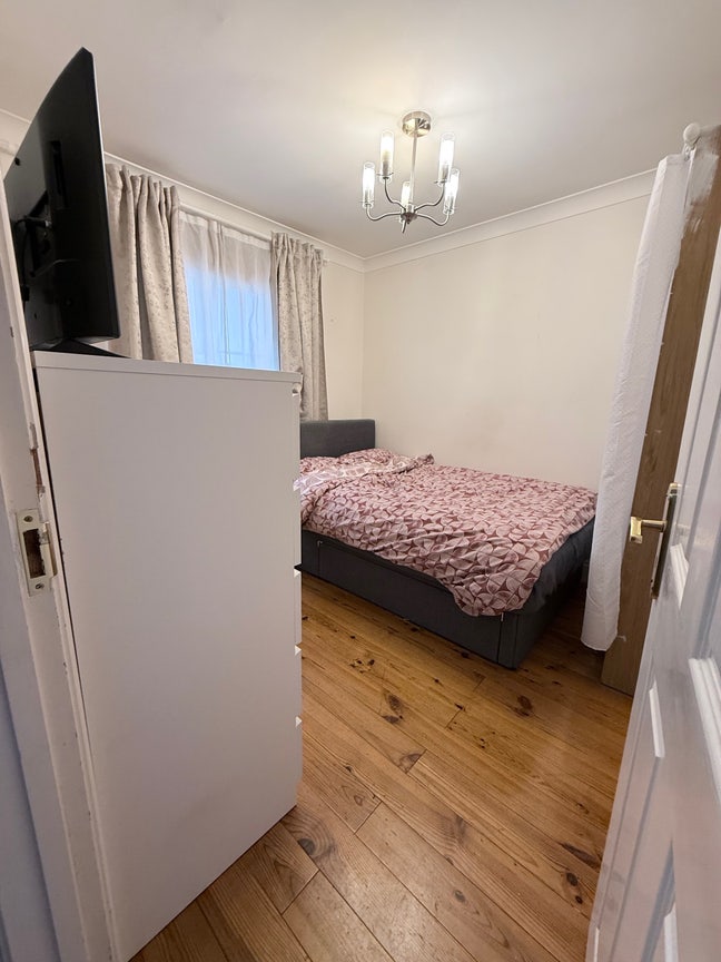 Double-bedrooms in peaceful Walderslade Woods Main Photo
