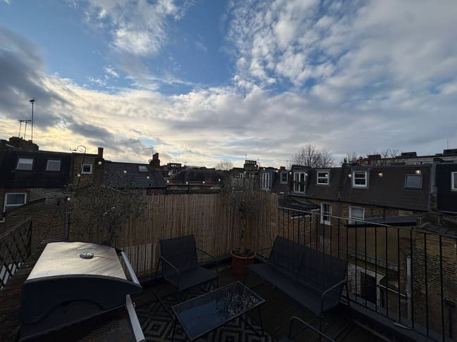 En-suite double room in refurbished apartment Main Photo