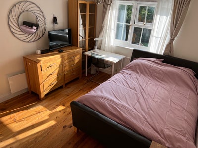 Double-bedrooms in peaceful Walderslade Woods Main Photo