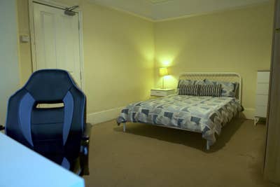 5 Mins to City • Big Doubles • Available Today Main Photo