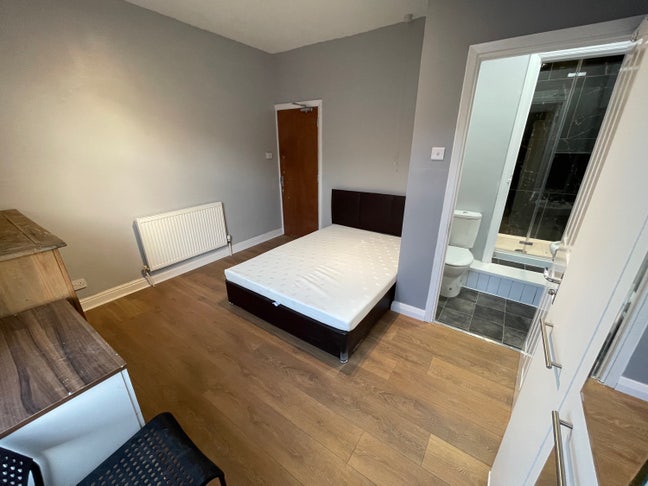 🔥 New Modern Luxury Studios near LRI, DMU, City 🏡 Main Photo