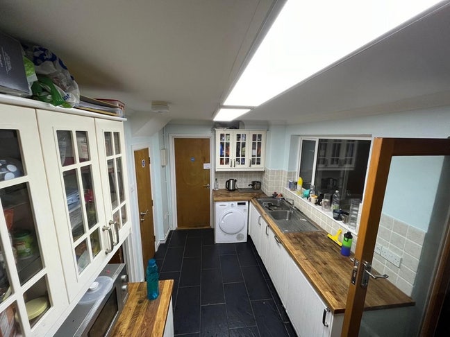 🏠* Ready to MoveRoom  for couple or 2students Main Photo