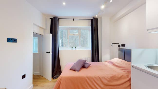 Studio with private bathroom and kitchenette! Main Photo