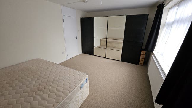 Room to rent in North Road-All bills included (R2) Main Photo