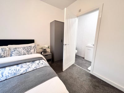 Brand New Modern Ensuites | Deposit Free Option Main Photo