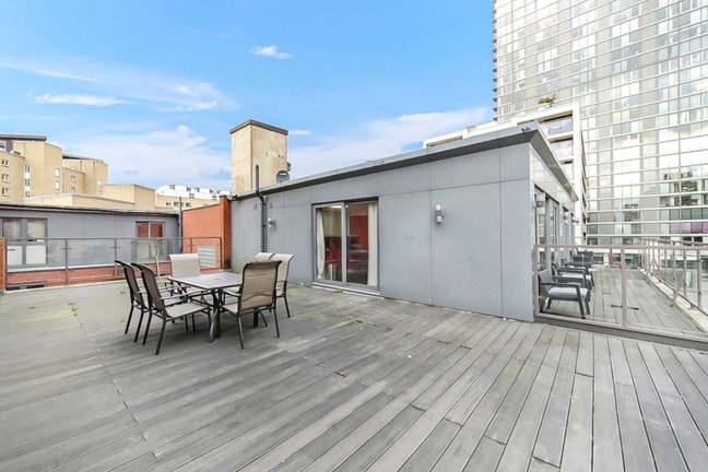 2 Bedroom Penthouse in Canary Wharf Main Photo