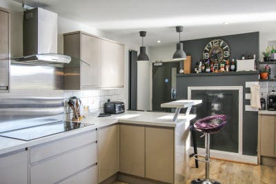 Burgess Hill - 1 x Double Room Central location Main Photo