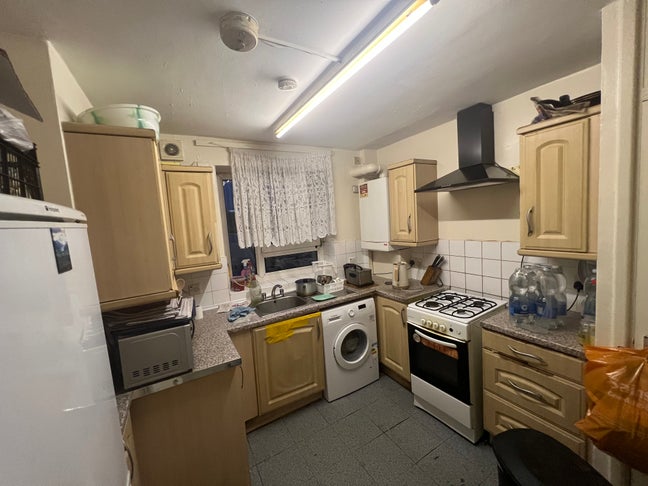 A newly renovated room Main Photo