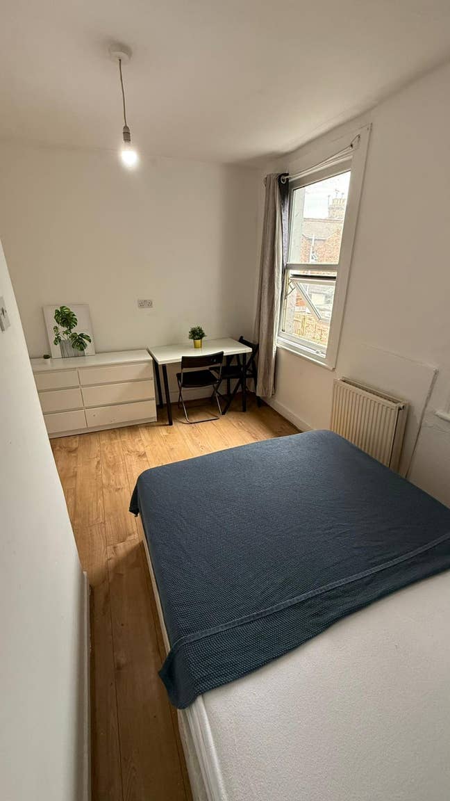 * Spacious Double Room walking to Dollis Hill  Main Photo