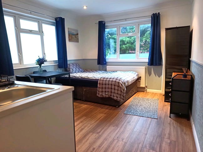 Fully Independent Studio Flat  Main Photo