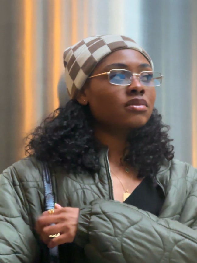 Professional Female seeks a single or double room Main Photo