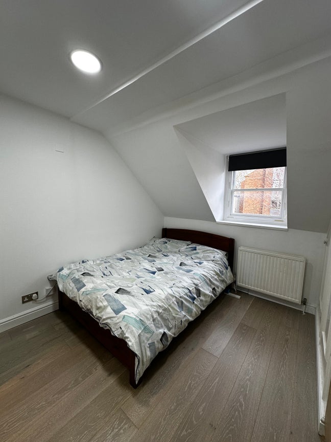 Top Floor Ensuite Double Room in West Hampstead Main Photo