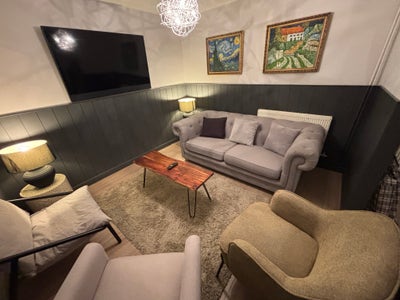 Female Only House - Double En-Suite Room Main Photo