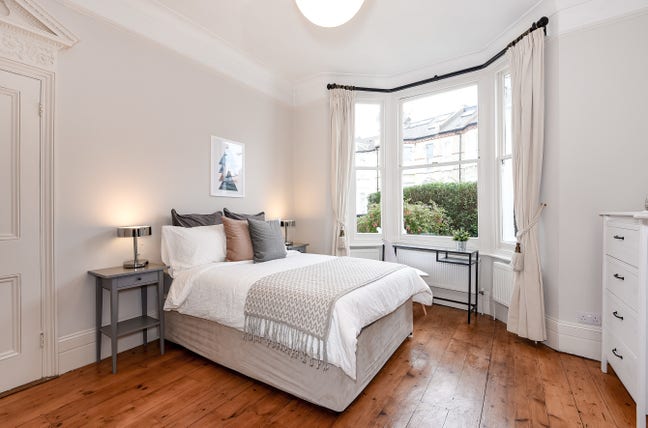 Amazing rooms available off Northcote Road Main Photo