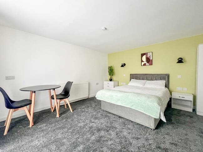 Luxury Double Ensuite Couples Welcome Patchway Main Photo