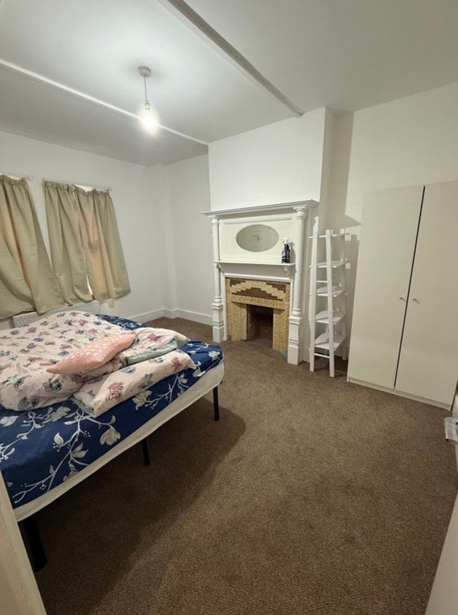 Bright Double room with connected single room Main Photo