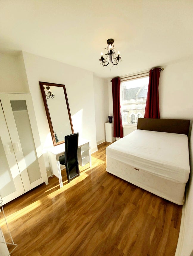 Double Room/All Bills Included/Kensington Main Photo