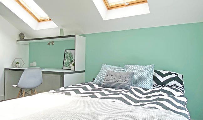 ** Standard Student Studio Plus ** Main Photo