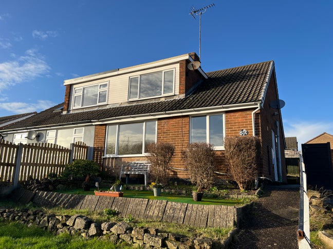 Two Bed Semi Detacherd Property on Walton Crescent Main Photo