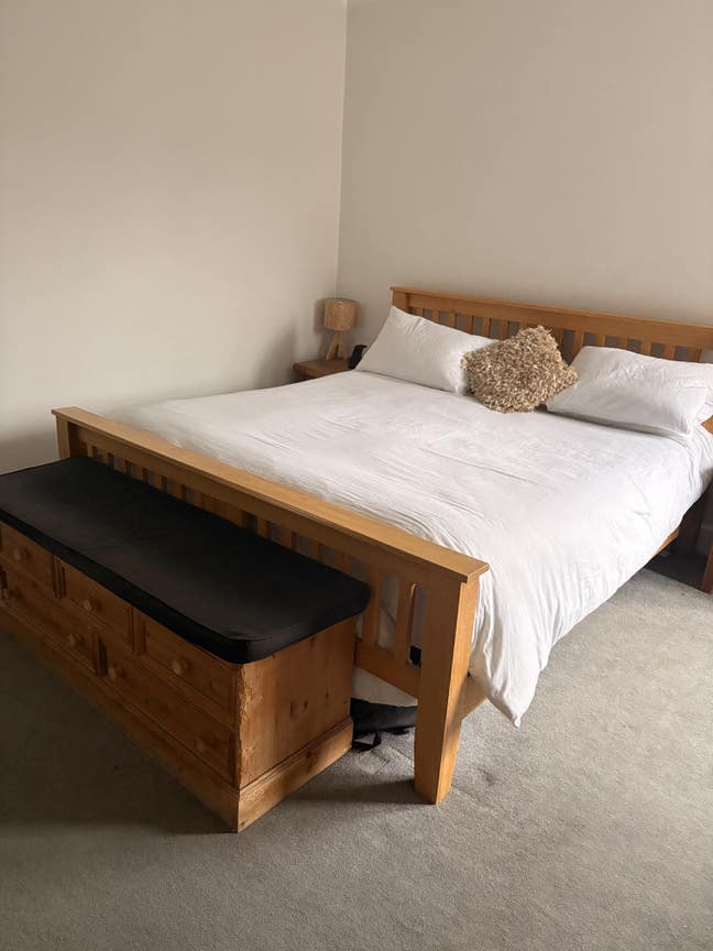 Huge double room, own shower room in town centre Main Photo