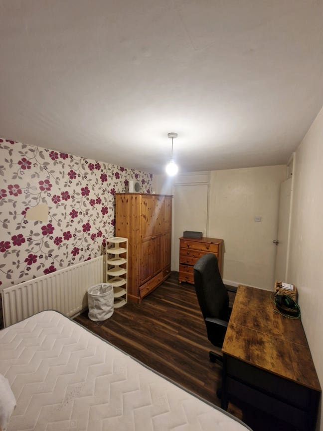 Double room &pound;625 bills inc Main Photo