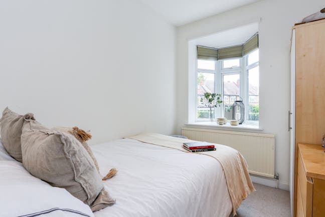 Nice Room in Modern Hanger Lane Home Central Line Main Photo