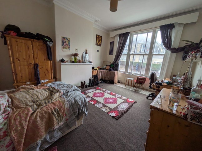 Huge room in 4 floor flat flexible sub let Main Photo