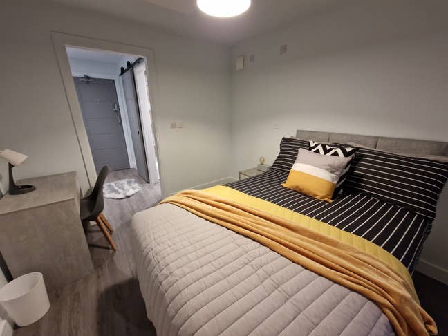 Modern Ensuites - Central GU1 4Dj  (Choice of 2)  Main Photo