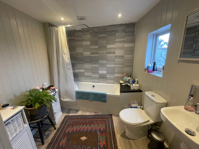 Large furnished double room in a central historic  Main Photo