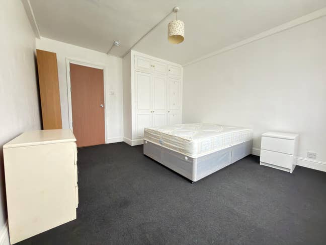 Double room Available- All bills included Main Photo