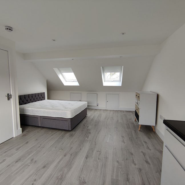 Brand New Studio In Refurbished House near Tube Main Photo