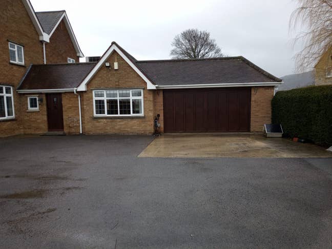 Flat 1 Bedroom with en-suite Main Photo