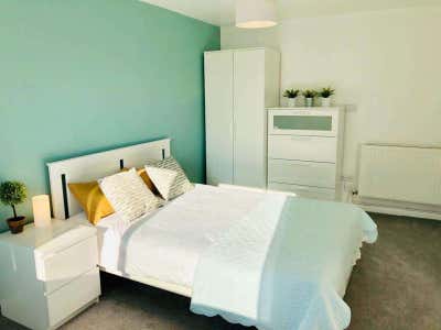 Spacious double ensuite - All bills Inc 8PG Main Photo