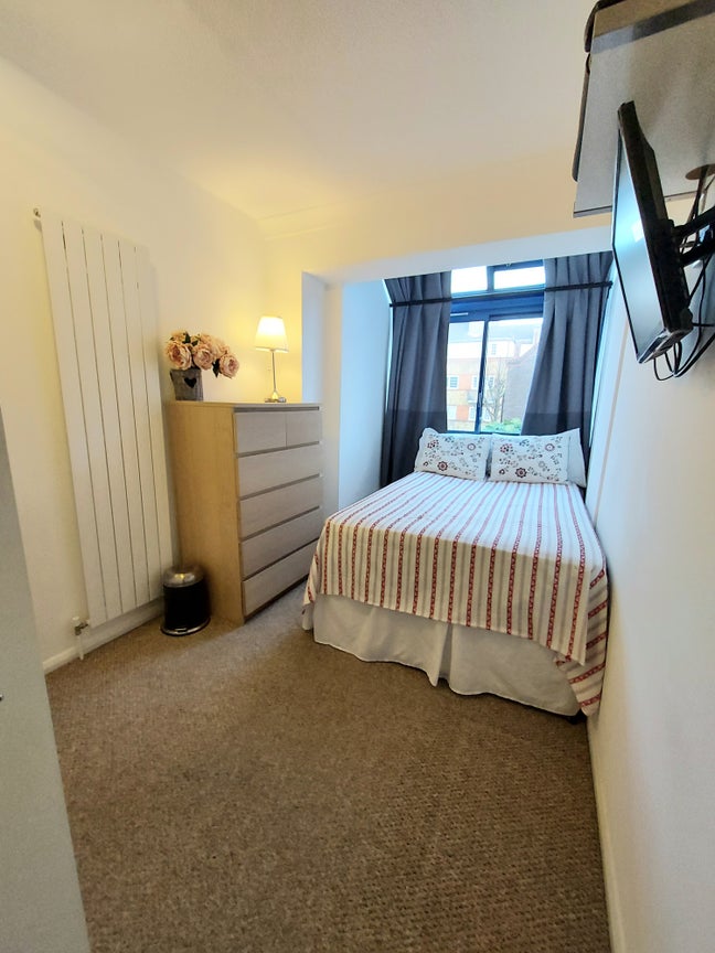 Two Rooms Available - Canada Water Main Photo