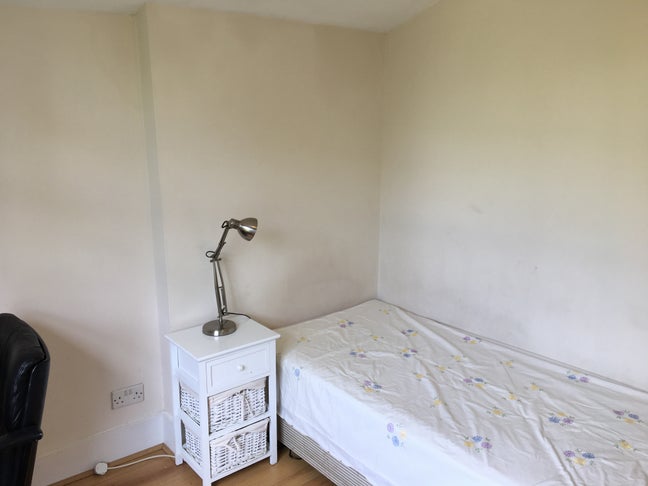 Back Single Room to Rent Main Photo