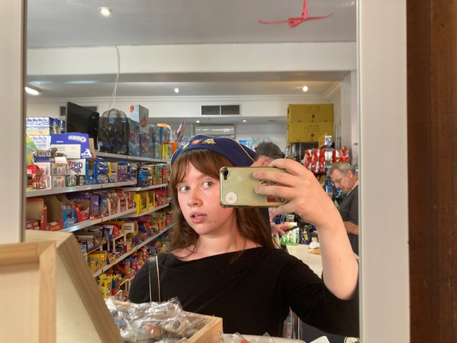 Young professional female looking for single room Main Photo