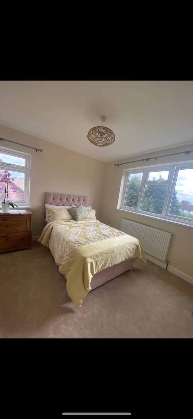 Clean spacious double room  Main Photo