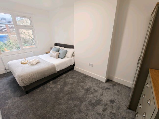 Spacious Double Ensuite 1 min to station | Bill Main Photo