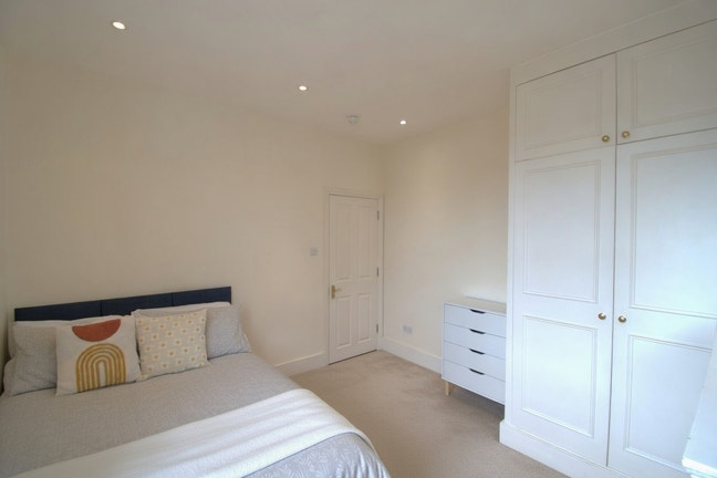 2 Double in  Chiswick W4 / Modern house  Main Photo